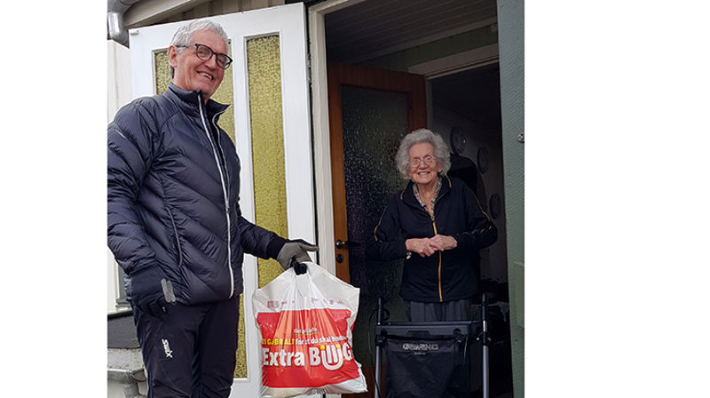 Menighetsrådslederen kjører hjem mat