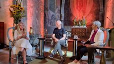 Her et glimt fra Olsoksamtalen 2022 med temaet "Gud med oss. Kirke og tro i møte med krig og krise". (F.h) Hilde Frafjord Johnson, Robert Mood og biskop Herborg Finnset. Alle foto: Børge Lund/ Sør-Innherred kirkelige fellesråd