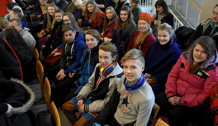 Foredrag om den store samiske pionéren Elsa Laula Renberg på Trondheim folkebibliotek, var en naturlig programpost for de samiske ungdommene. (Foto: Magne Vik Bjørkøy)