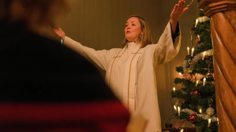 Skulegudstenester før jul er lov