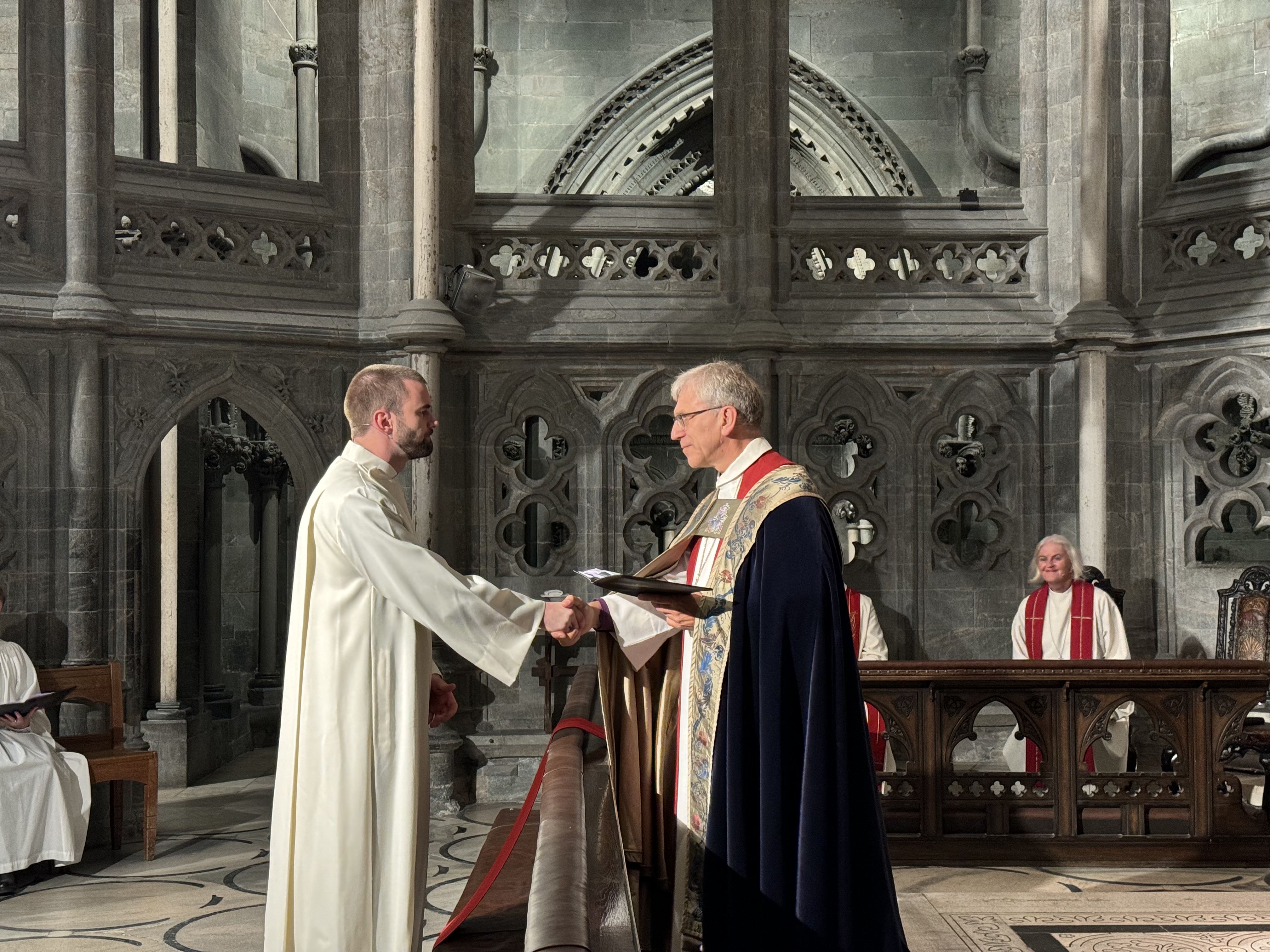 Sindre Gelius Eikje ble søndag 20.oktober vigslet til prest av preses i Den norske kirke Olav Fykse Tveit.