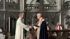 Sindre Gelius Eikje ble søndag 20.oktober vigslet til prest av preses i Den norske kirke Olav Fykse Tveit.