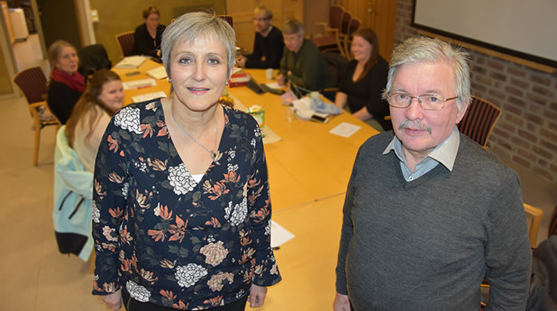 Biskop Herborg Finnset sammen med leder i menighetsrådet for Saemien Åålmege, Sigfred Jåma. (Alle foto: Magne Vik Bjørkøy)