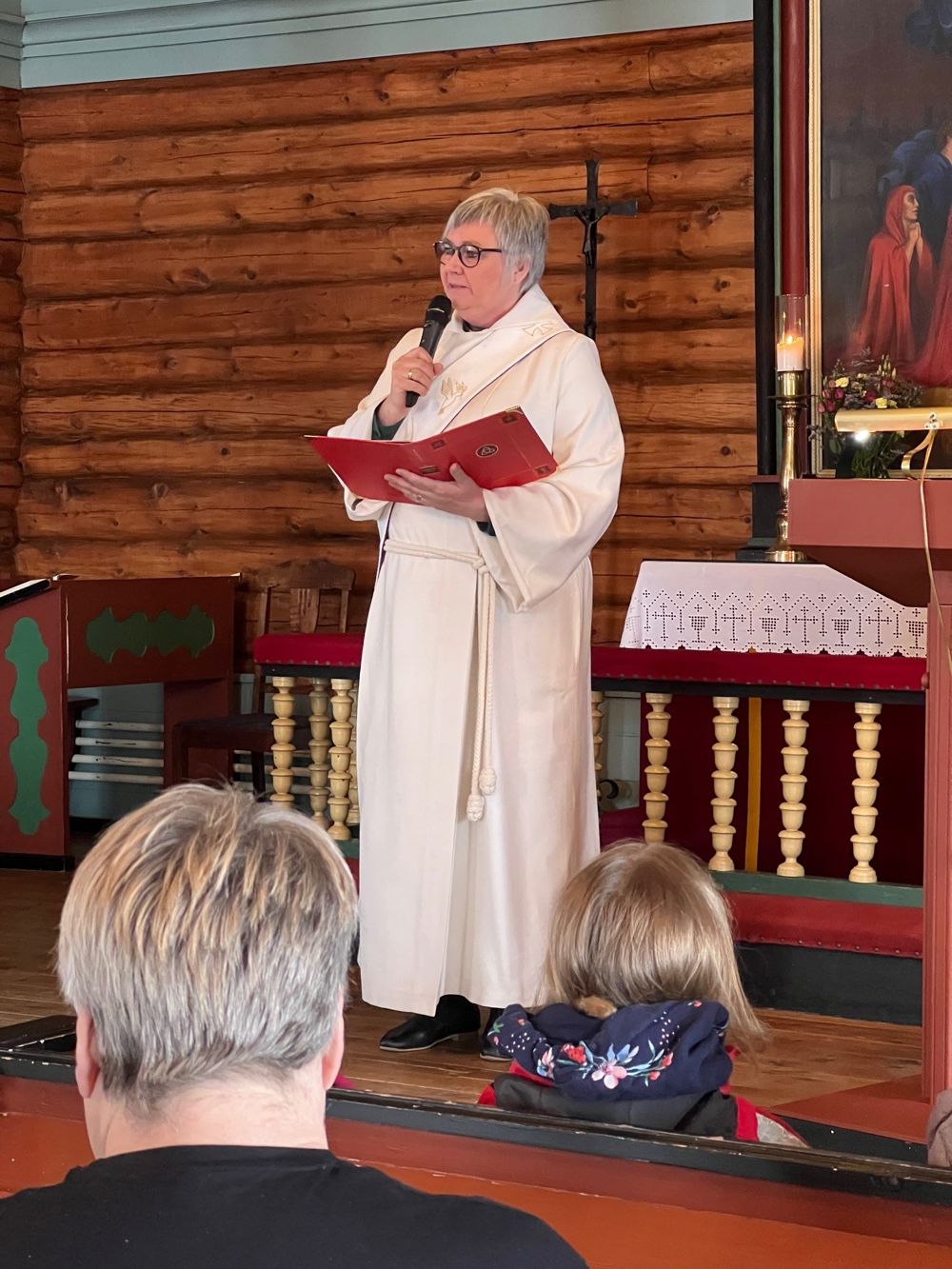Anne Talsnes Flatmo holdt preken i Glåmos kirke