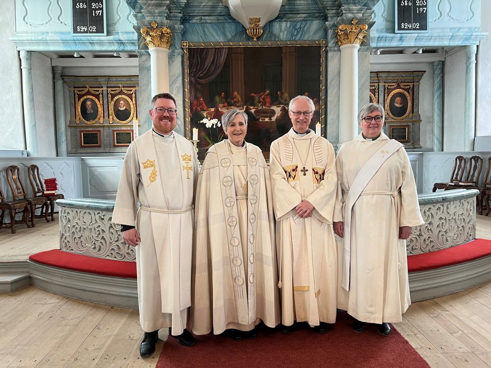 F.v: Sokneprest Harald Hauge, biskop Herborg Finnset, prost Øystein Flø, prest Anne Talsnes Flatmo