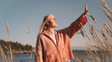 Hanna Gravdal fra Skogn synger og forteller i «På trua laus» om sårbarhet og sjukdom, men også om håpet om gode dager