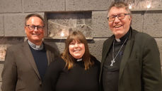 Prestene i Orkdal tok imot hele landet til TV-gudstjenester på NRK denne påsken. Fra venstre: Lars Sperre (palmesøndag), Marita Hammervik-Owen (langfredag og 1. påskedag) og Dagfinn Thomassen (1. påskedag)