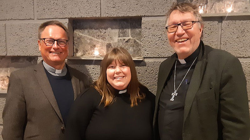 Prestene i Orkdal tok imot hele landet til TV-gudstjenester på NRK denne påsken. Fra venstre: Lars Sperre (palmesøndag), Marita Hammervik-Owen (langfredag og 1. påskedag) og Dagfinn Thomassen (1. påskedag)