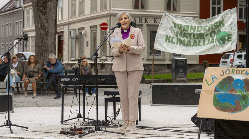 Biskop Herborg Finnset holdt appell under klimaaksjonen «Stå opp» lørdag 30. august. (Foto: Johanne Østbø)