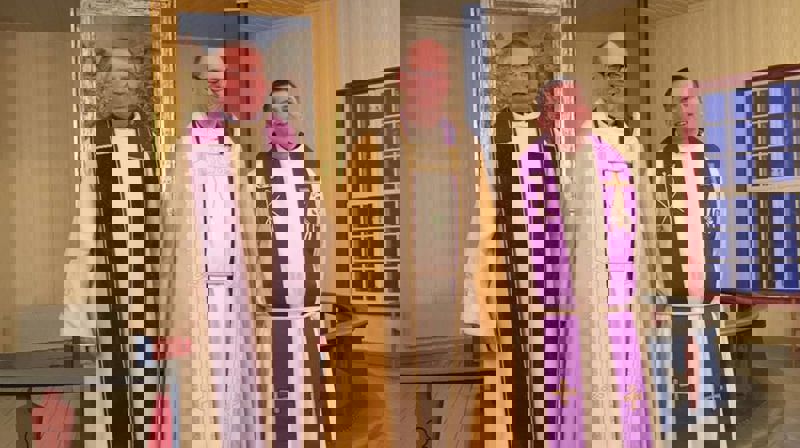 Prost Egil Lønnmo, biskop Olav Øygard og sokneprest Arne Skare.