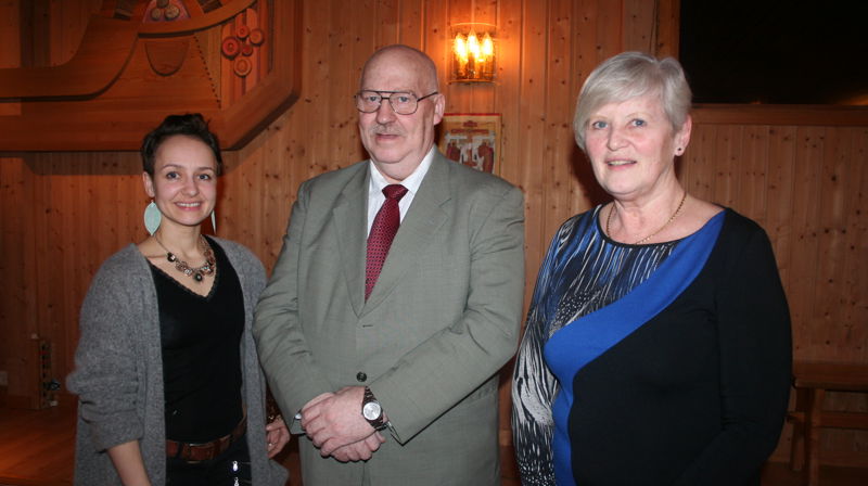 Fra venstre: Ragnhild Nestun, Thor Øines og misjonær Liv Hammervold.