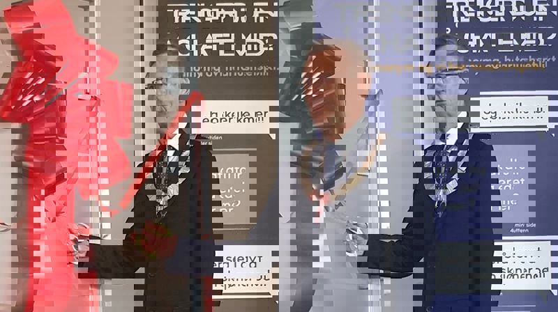 Varaordfører Jarle Aarbakke åpner lokalene offisielt.