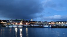 Vadsø en vakker høstkveld. Soknepreststillingen i den monumentale kirken i den trivlige byen kan nå bli din.