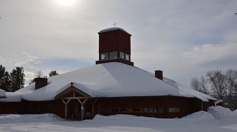 Karasjok kirke. Soknepreststillingen her er en av stillingene som er ledige. Foto: Wikimedia Commons-bruker Illustratedjc, CC BY-SA 3.0