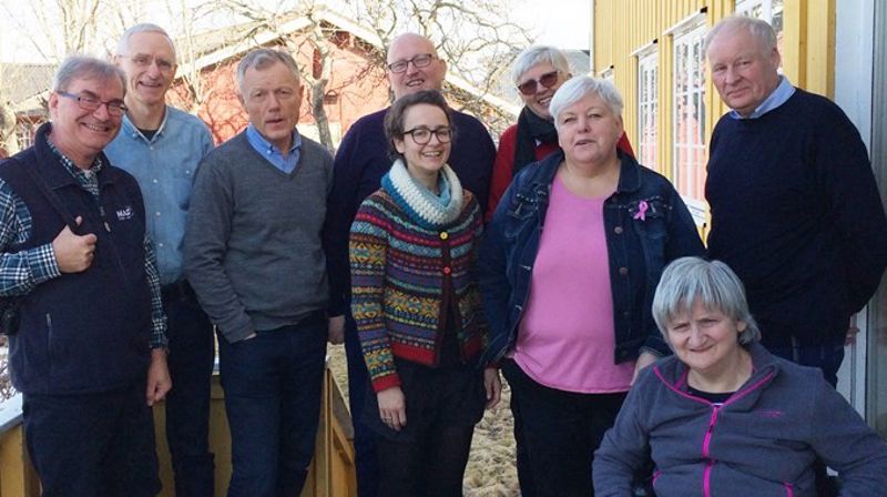 Fra høyre: Ole Johan Beck , Leif Johannes Netland, Roar Strømme, Rune Rasmussen, Ragnhild Høgseth, Sølvi Dahle, Anne Grethe Sivertsen, Torill Edøy og Tor Ivar Torgauten.