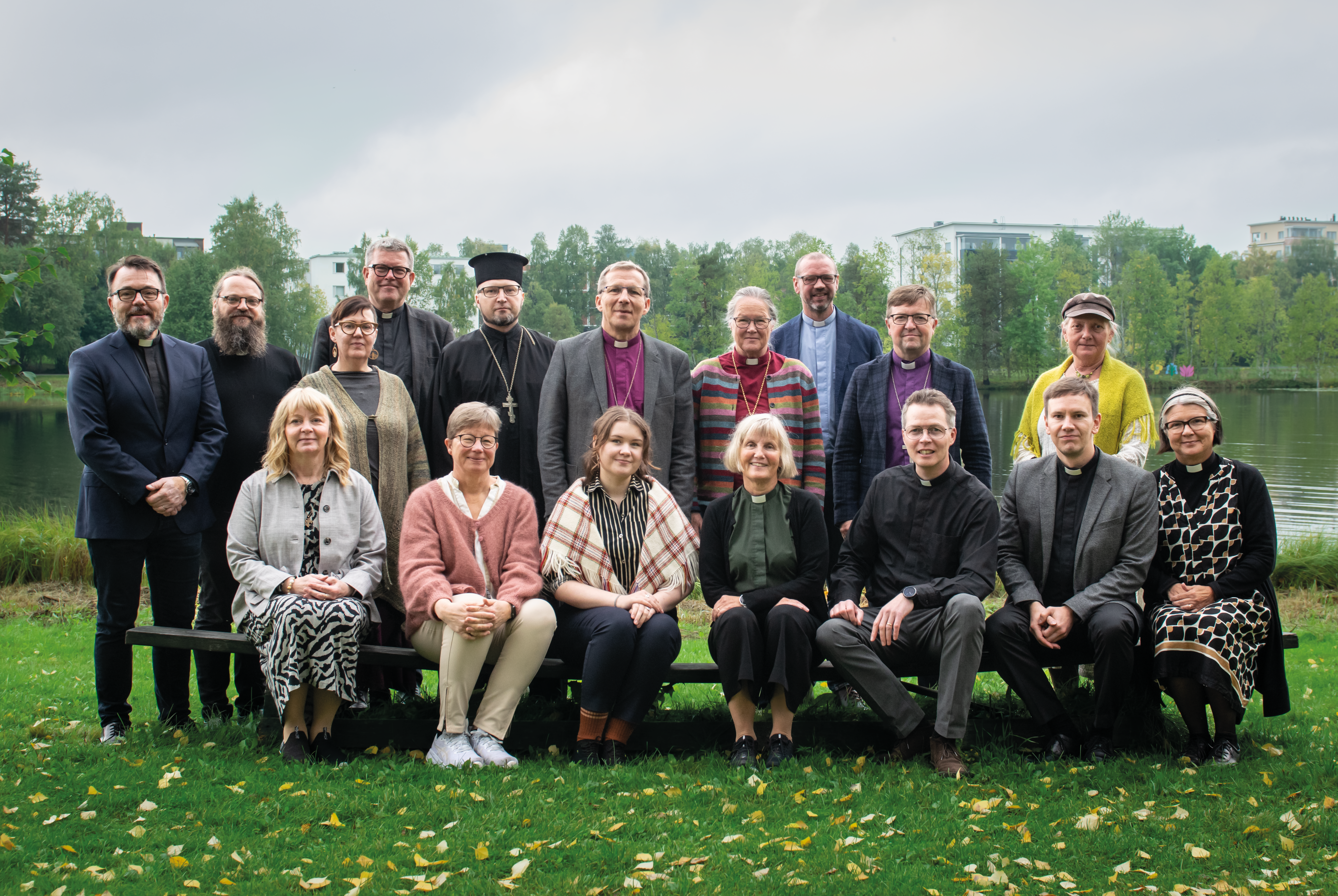 Representanter fra Nordkalotten kirkelige nettverk: Bak f.v: Juha Rauhala, Steinar Sneås Skauge, Taina Manninen, fungernede biskop Stig Lægdene, Heikki Harvola, biskop Jukka Keskitalo, biskop Åsa Nyström, Karl Yngve Bergkåsa, biskop Svein Valle, Titti Ådén.  Fremme f.v: Maria Henriksson, Anne Skoglund, Sara Keränen, Brita Bye, Ilari Konnunen, Pekka Mustakallio, Taina Manninen. Foto: Maija Hagberg.