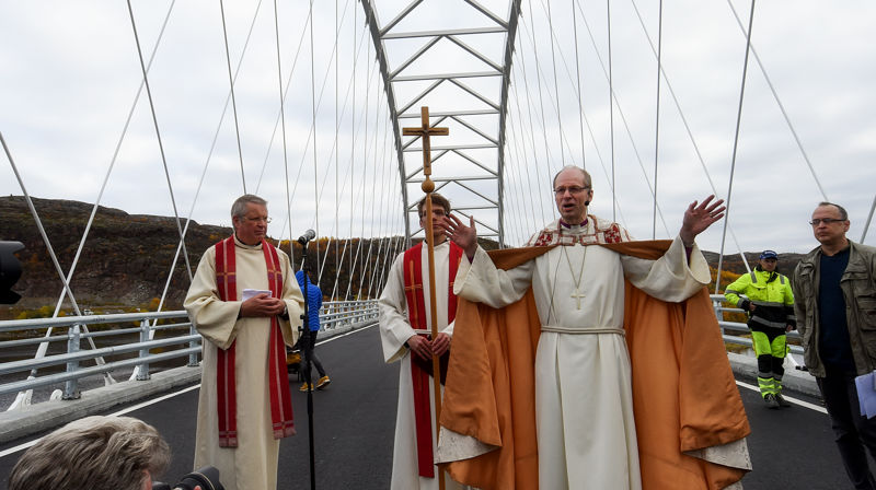 Begge foto: Knut Opeide, Statens vegvesen