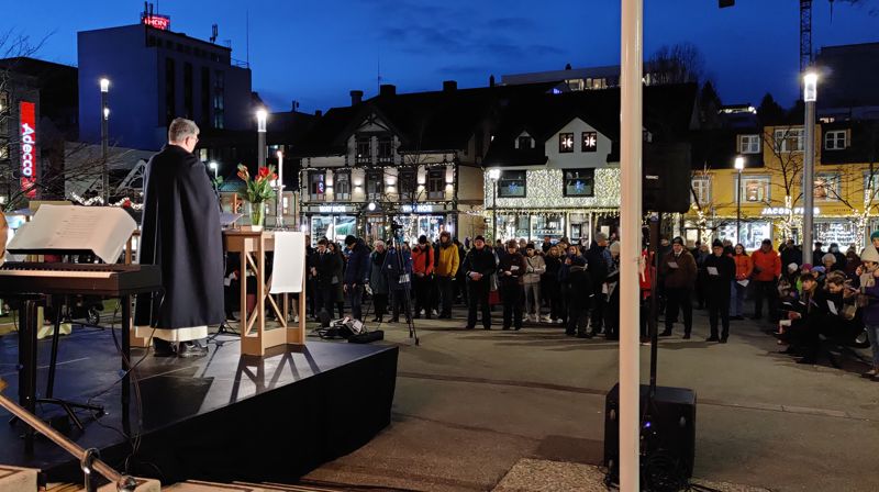 Bilde: Utegudstjeneste i Domkirkeparken i Tromsø på julaften 2020. Foto Steinar Sneås Skauge