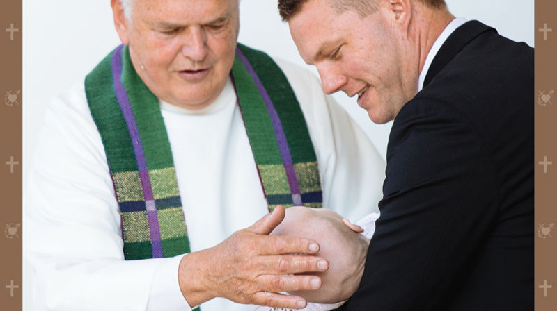 Ønsker velkommen til dåp med plakater på trikken