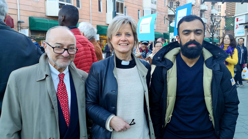 Erwin Kohn (Det Mosaiske Trossamfunn), Anne-May Grasaas (Den norske kirke), Awais Musharraf (Muslimsk dialognettverk) holdt alle apeller på Grønland Torg. Foto: Arshad Jamil.