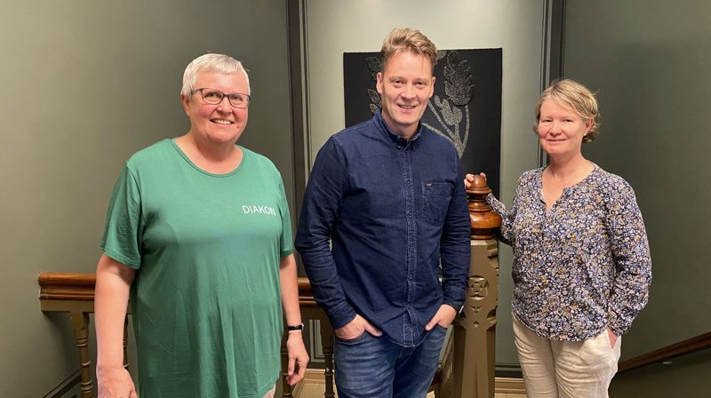 Eleanor Brenna, prosjektleder for FBHO i Norge, Øyvind Stabrun, leder av prosjektgruppa og Ingun Yri Øystese, rådgiver for diakoni og samfunnspørsmål, er sentrale i etableringen av FBHO i Norge. Foto: Johannes Ek Reindal