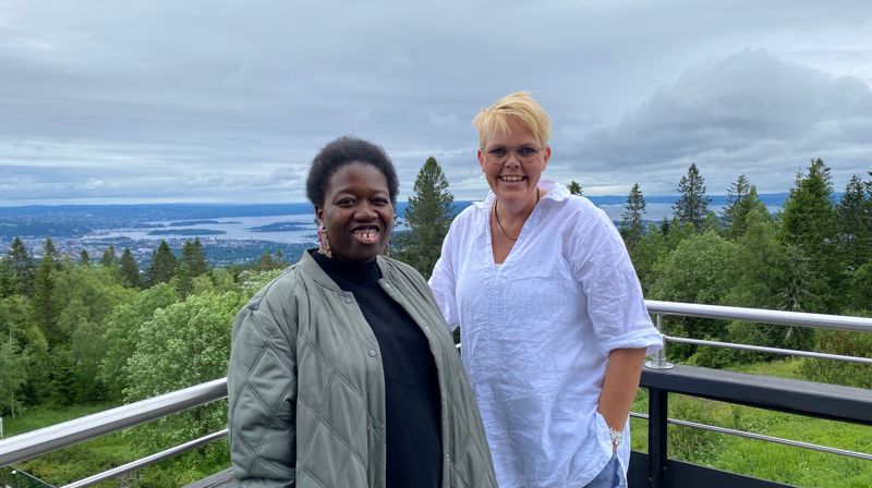 Maria Liholt og Guri Riksaasen opplever godt utbytte av dagene på Voksenåsen. Foto: Johannes Ek Reindal
