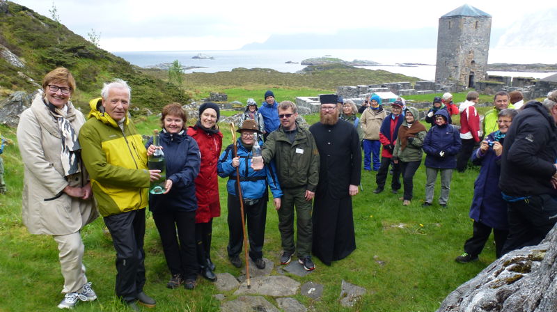 Vann til Klimapilegrimstafetten fra klosterøya Selja