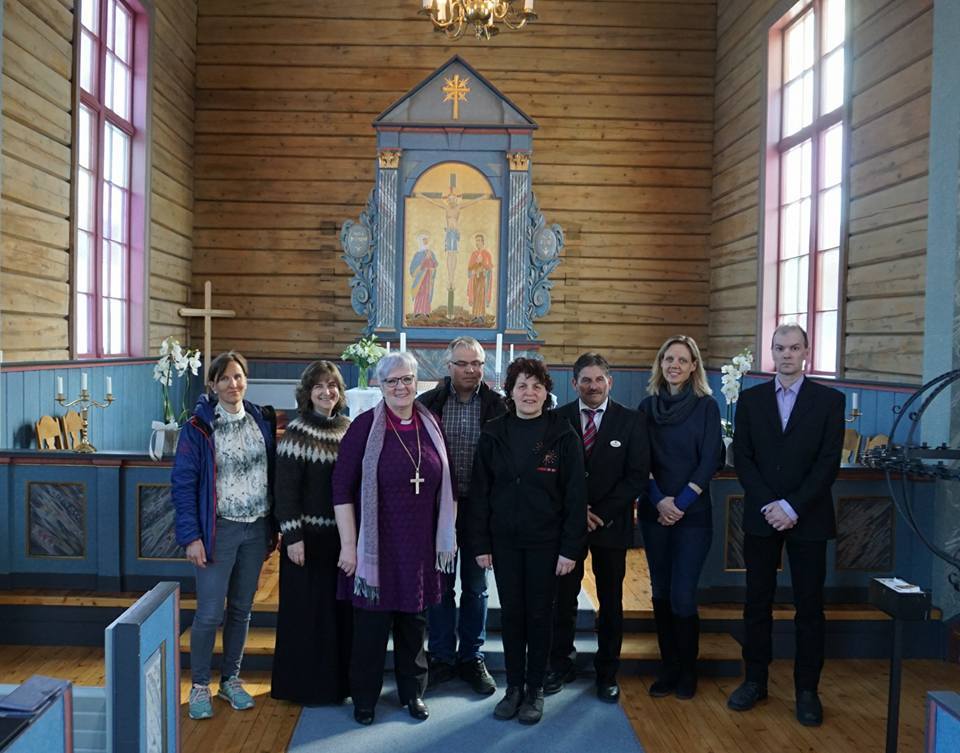 Ansatte i Hattfjelldal kirkelige fellesråd sammen med biskop og prost
