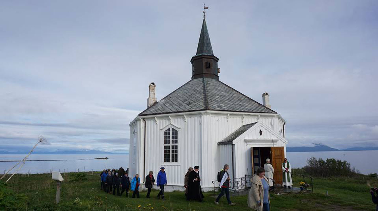 Dverberg kirke. Foto Bernt Aanonsen