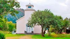 Strandlandet kirke. Foto: Kirkesøk