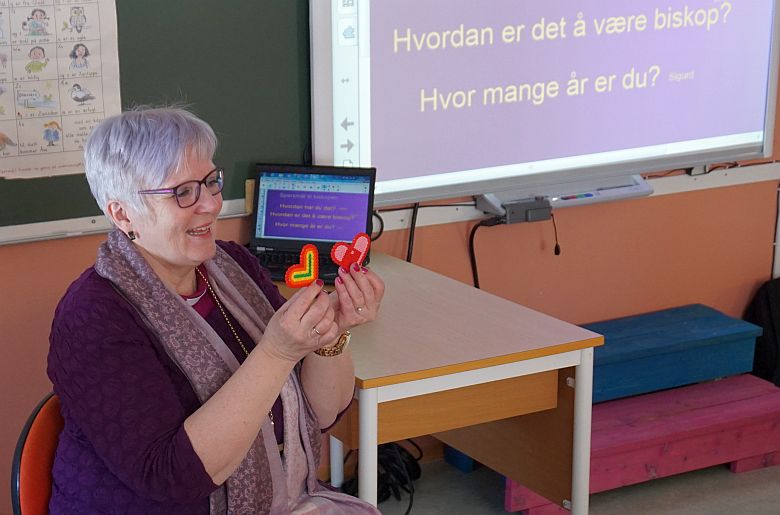 Biskop Ann-Helen på visitas i Hattfjelldal med skolebesøk på programmet Foto: Bernt Aanonsen