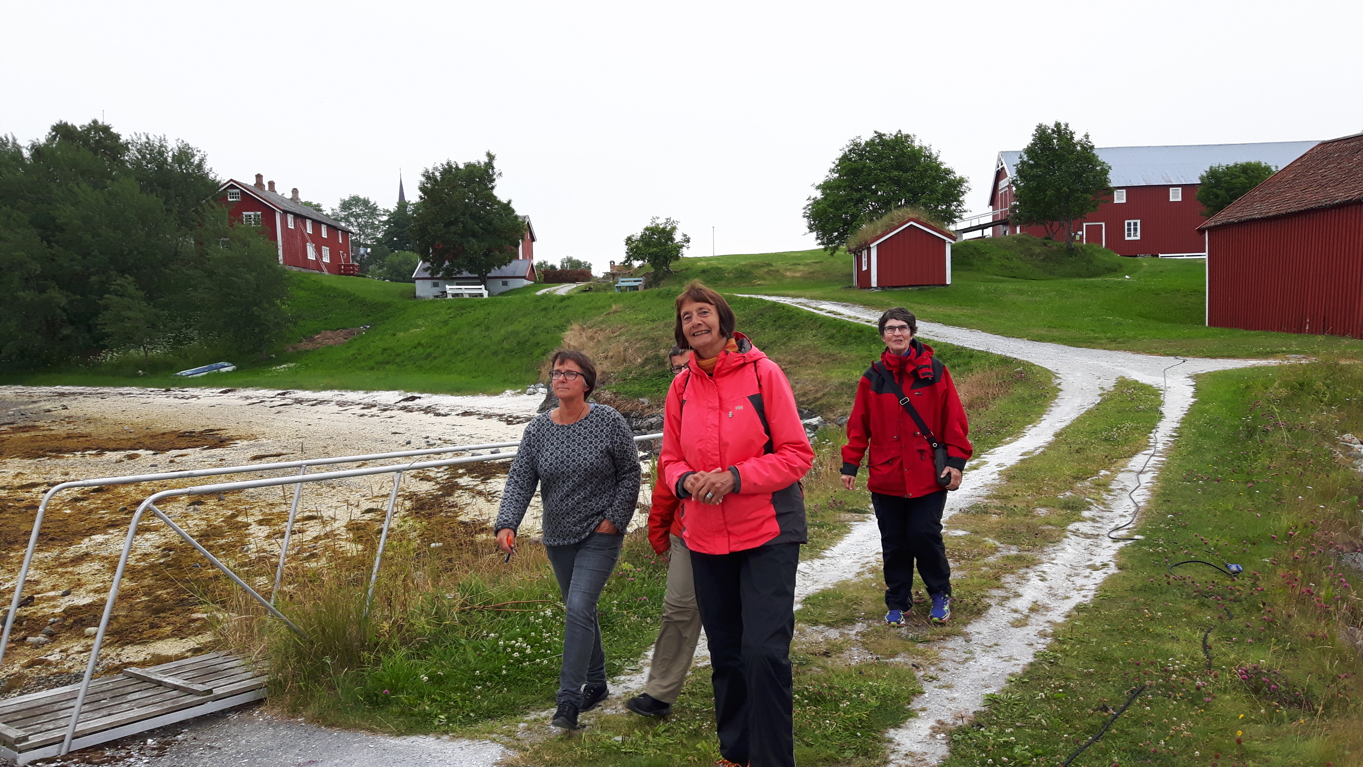 Herøy kirke og museum, vi ser det fra sjøen