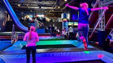 Hoppende konfirmanter fra Avaldsnes menighet.