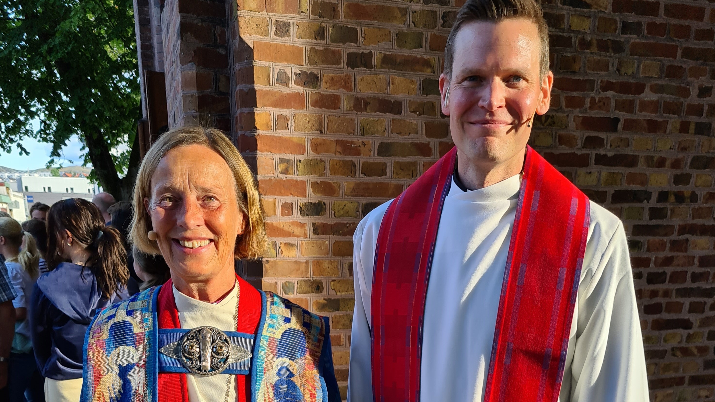 I 2022 ble Kristoffer Hodne Haugen vigslet til prest av biskop Anne Lise Ådnøy. Da var han allerede kateket. Foto: Eivind Kråvik