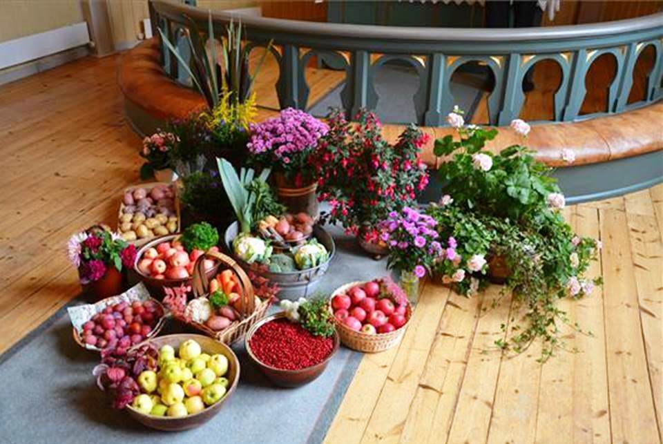 Det blir en fargerik og sanselig gudstjeneste, tilrettelagt for alle.