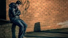 Diakoner, prester og andre kirkelig ansatte i vårt bispedømme tar gjerne en fortrolig prat på telefon eller chat for å gi trøst eller oppmuntring. Foto: James Sutton, Unsplash