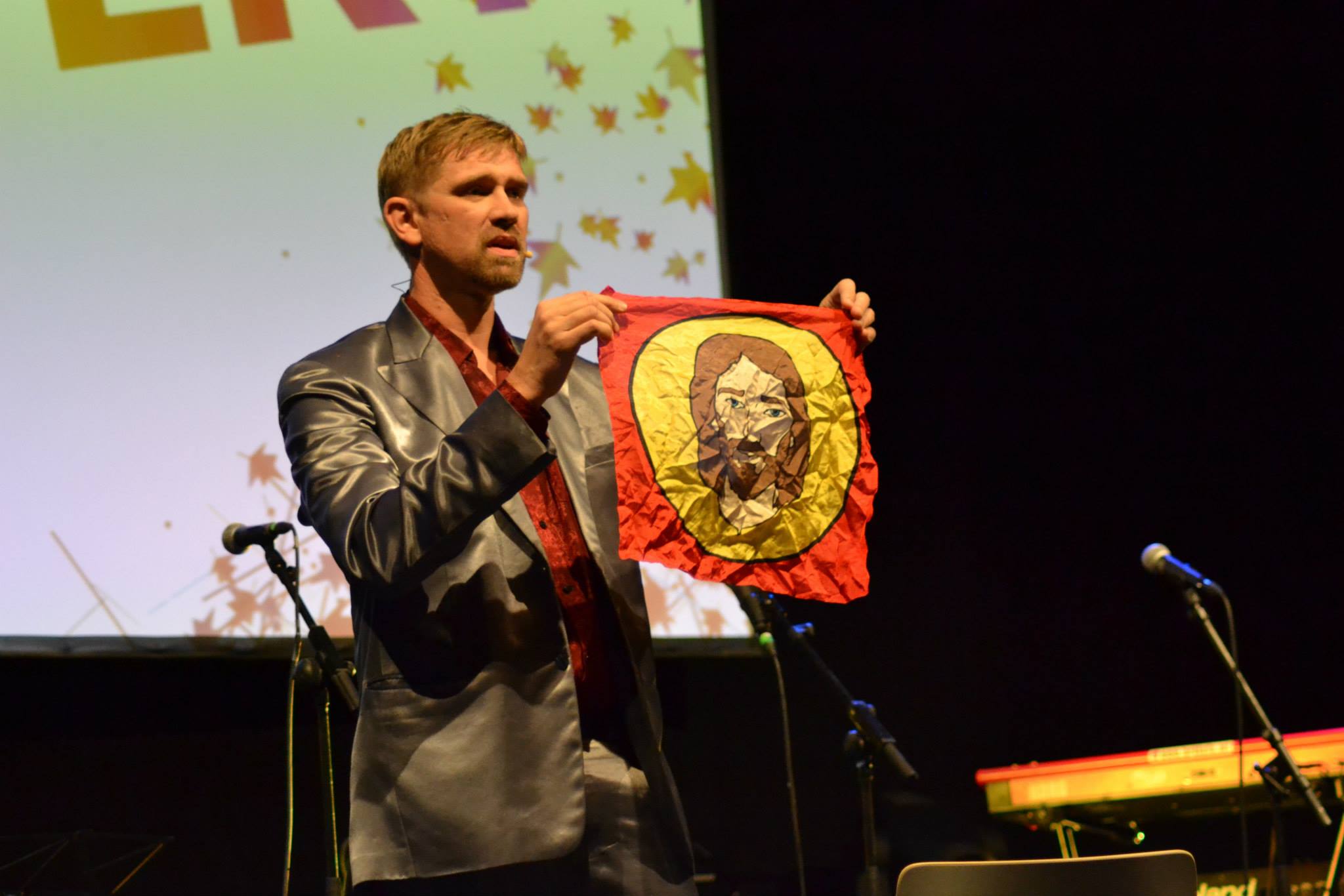 Johan Reftel er mannen bak Con Dios-bøkene, og er en populær bibelformidler. Foto: reftel.se