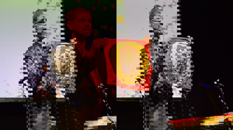 Johan Reftel er mannen bak Con Dios-bøkene, og er en populær bibelformidler. Foto: reftel.se