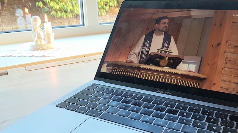 Prost Tomas Mjelde Røsbak ledet gudstjenesten i Randaberg kirke 20. desember, som også ble sendt på Youtube.