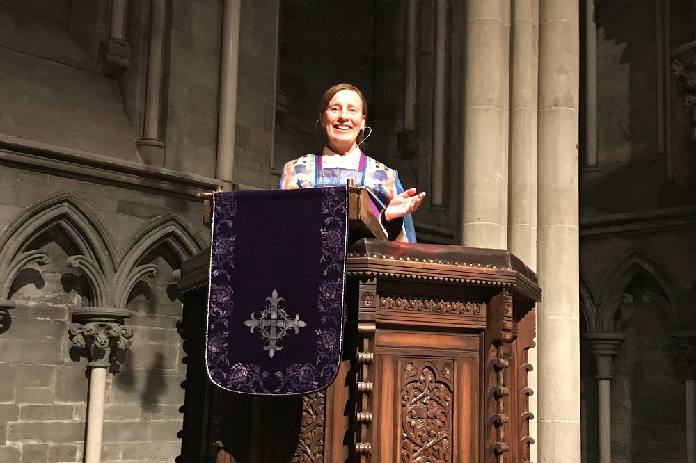 Stavanger bispedømmes nye biskop Anne Lise Ådnøy på prekestolen i Nidarosdomen søndag. Foto: Matias Kraft Vistnes 