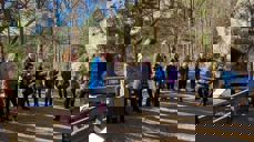 I bøn for bygdene, vandring på Ørevikvegen i Imsland. Foto: Rune Steensnæs Engedal