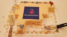 En egen menighetsbladkake måtte til på takkefesten.