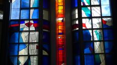 Hana kirke, Sandnes.	Utsmykning: Per Odd Aarrestad. Foto: Gunn Heidi Dybdahl.