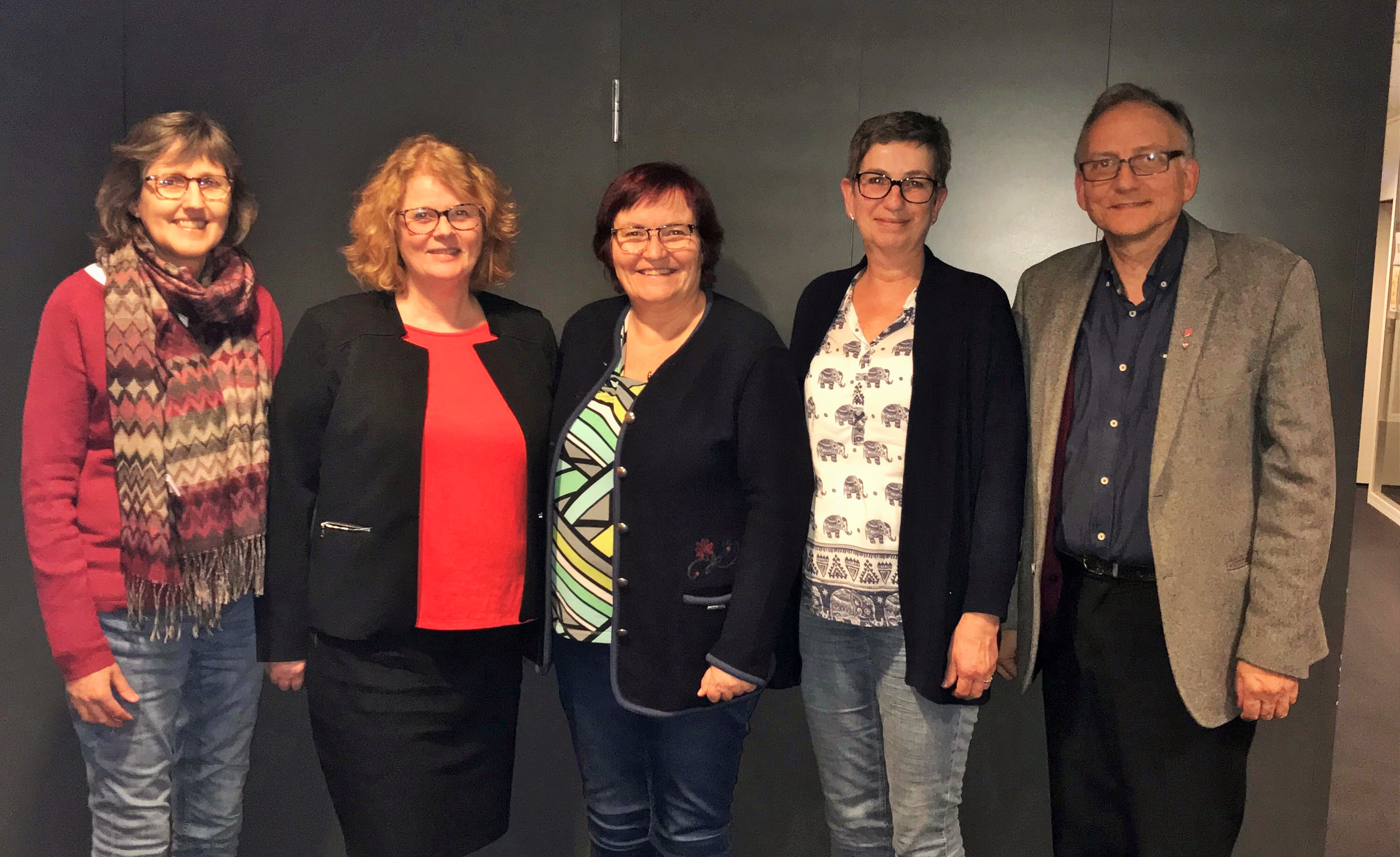 Valgrådet for Stavanger bispedømme har fått inn tre listeforslag. Fra venstre: Ellen Nordtun (medlem), Ingvill Hagesæther Foss (medlem), Inger Kari Søyland (nestleder), Solveig Bryngelsson (vararepresentant) og Steinar Skartland (leder). Ikke tilstede da bildet ble tatt: Therese Egebakken (medlem) og Audun Erdal (vararepresentant).