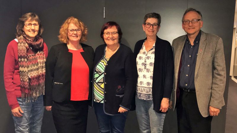 Valgrådet for Stavanger bispedømme har fått inn tre listeforslag. Fra venstre: Ellen Nordtun (medlem), Ingvill Hagesæther Foss (medlem), Inger Kari Søyland (nestleder), Solveig Bryngelsson (vararepresentant) og Steinar Skartland (leder). Ikke tilstede da bildet ble tatt: Therese Egebakken (medlem) og Audun Erdal (vararepresentant).