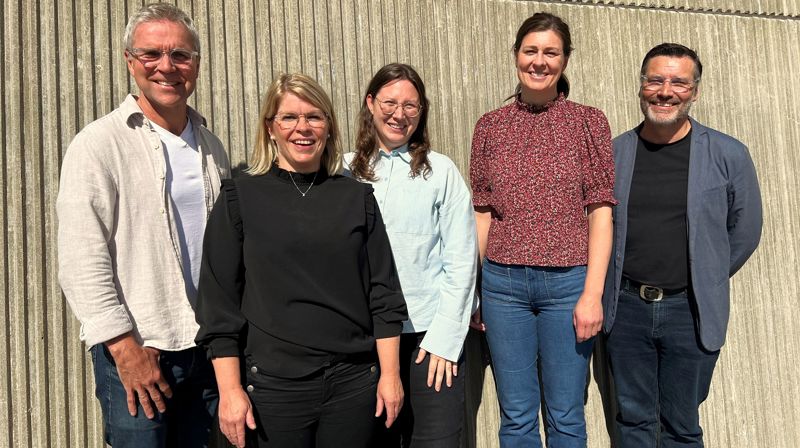 – Vi gleder oss og tror dette blir veldig kjekt, sier denne gjengen som har vært med å planlegge jubileumshelgen. F.v.: Magne Bjåstad, Elisabeth Paulsen Houler, Helene Teistedal Vikre, Sonja Thingbø og Vidar Mæland Bakke.