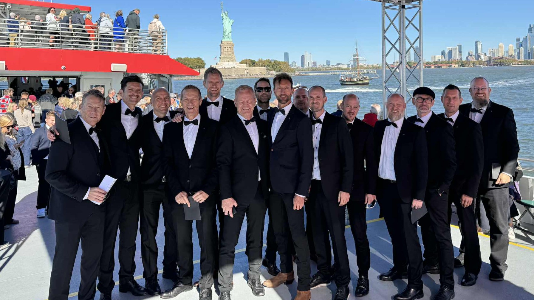 – Det var en stor opplevelse å møte Restauration med sang fra dekk, med frihetsgudinnen og skylinen på Manhattan som kulisser, forteller  Tor Kjetil Espedal i Randaberg Yngre Mannskor, som skal fortelle fra turen på konserten søndag. Foto: Privat