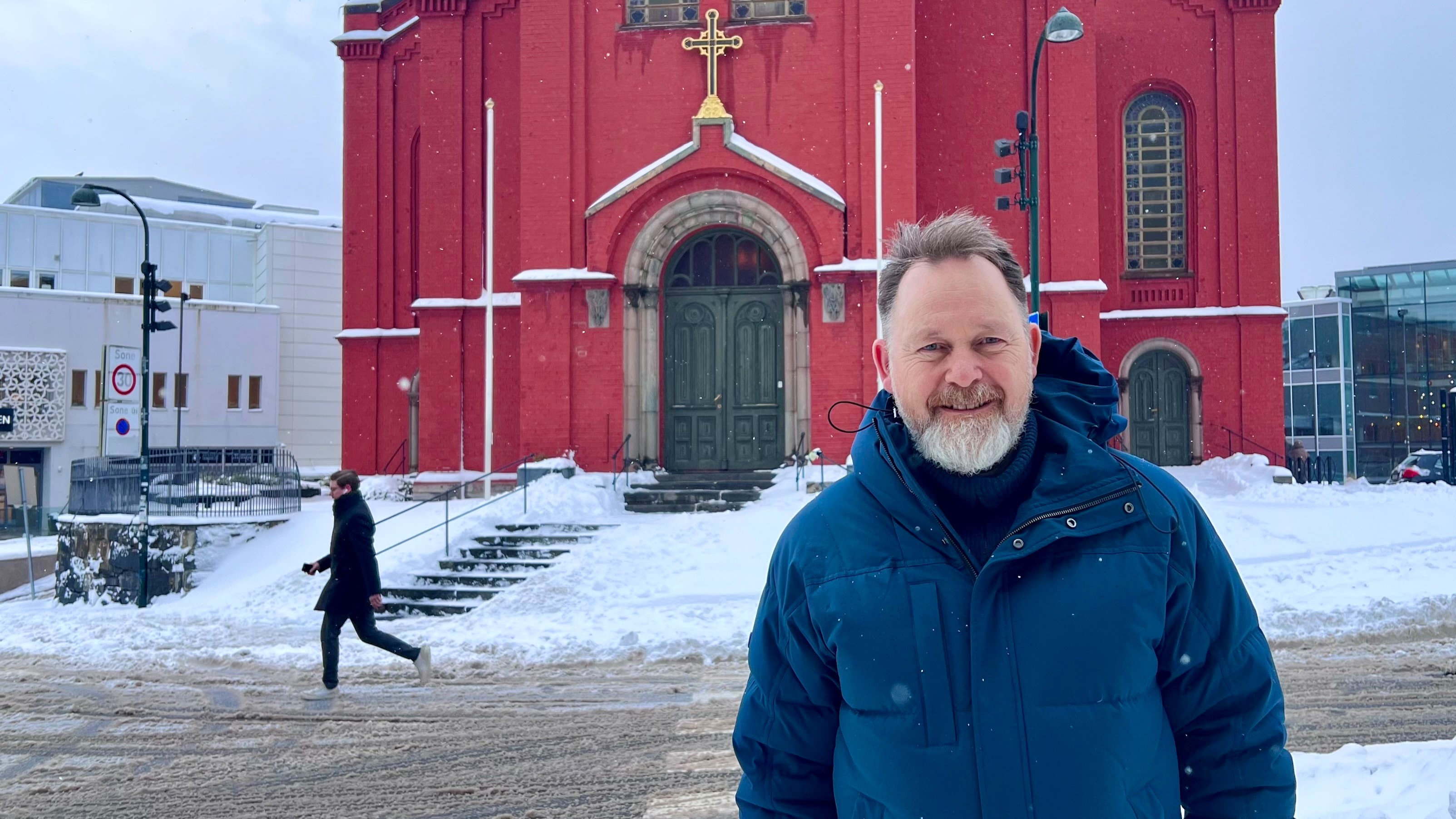 – Hvis vi gir videre det beste vi har av tradisjoner, tror jeg også det kan berike opplevelsen av hva den lokale kirken kan bety for oss, sier Einar Vegge. 