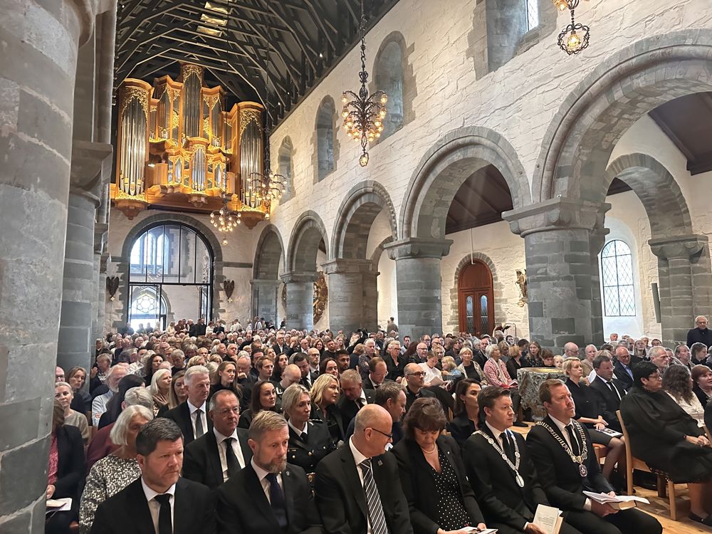 En fullsatt Domkirke sørget over kong Harald.