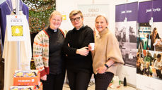 Synne Marie Jensseter (prest), Janne Sukka (prest) og Anne-Kristin Solberg sørget for god stemning og mange varme møter under Yrkesmessa i Hallingdal.